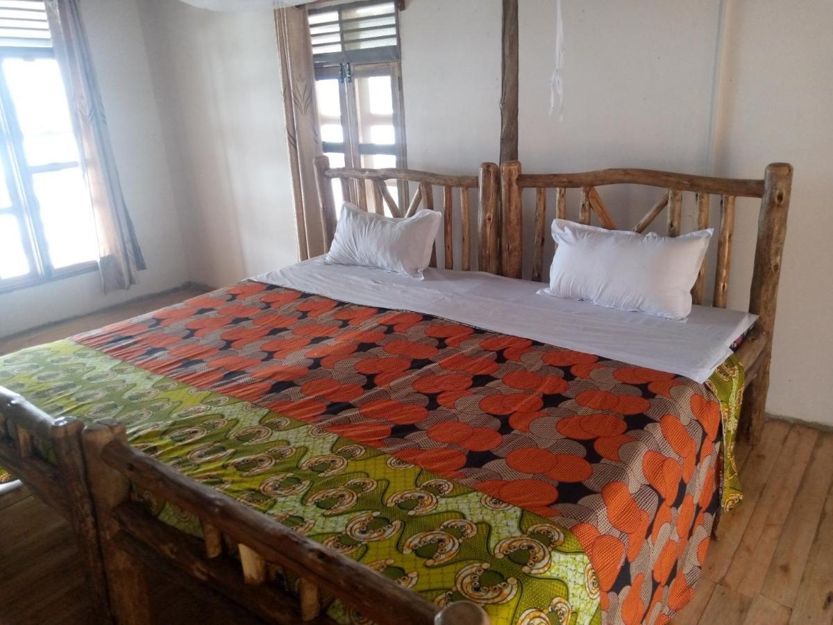 Tembo Safari Lodge Katunguru Exterior photo