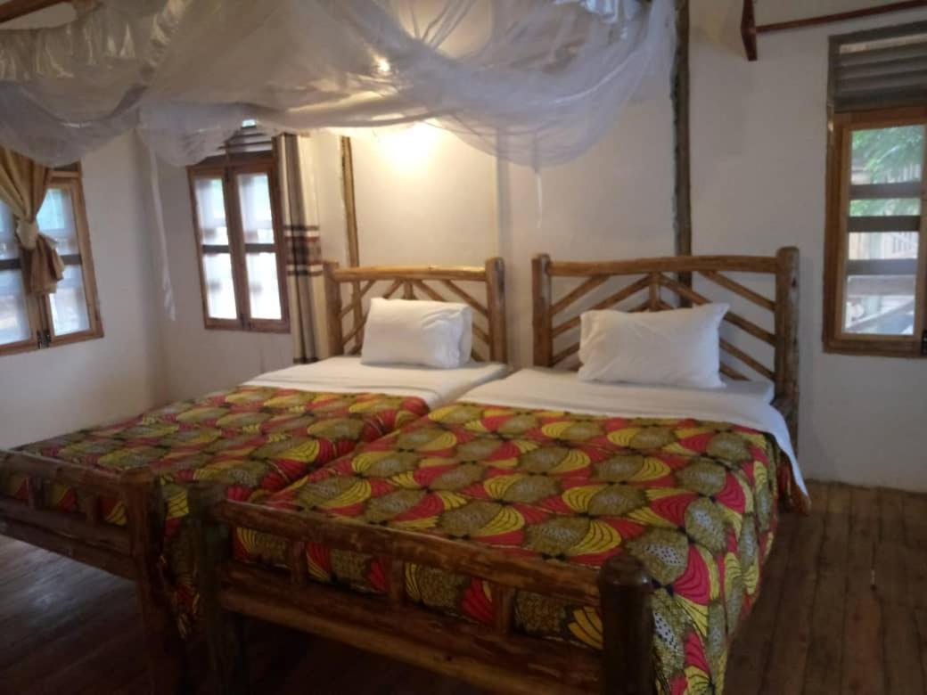 Tembo Safari Lodge Katunguru Exterior photo