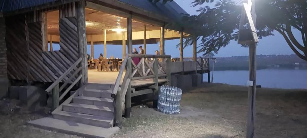 Tembo Safari Lodge Katunguru Exterior photo