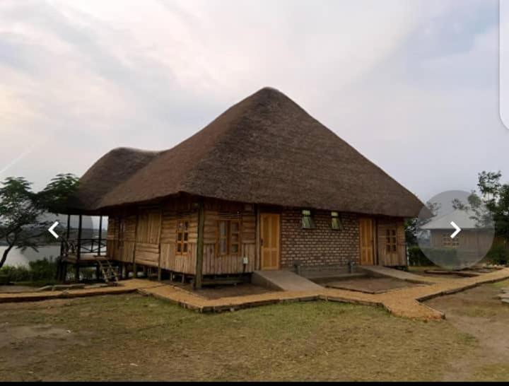 Tembo Safari Lodge Katunguru Exterior photo
