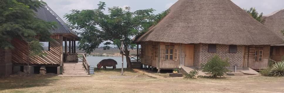 Tembo Safari Lodge Katunguru Exterior photo