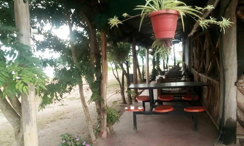 Tembo Safari Lodge Katunguru Exterior photo