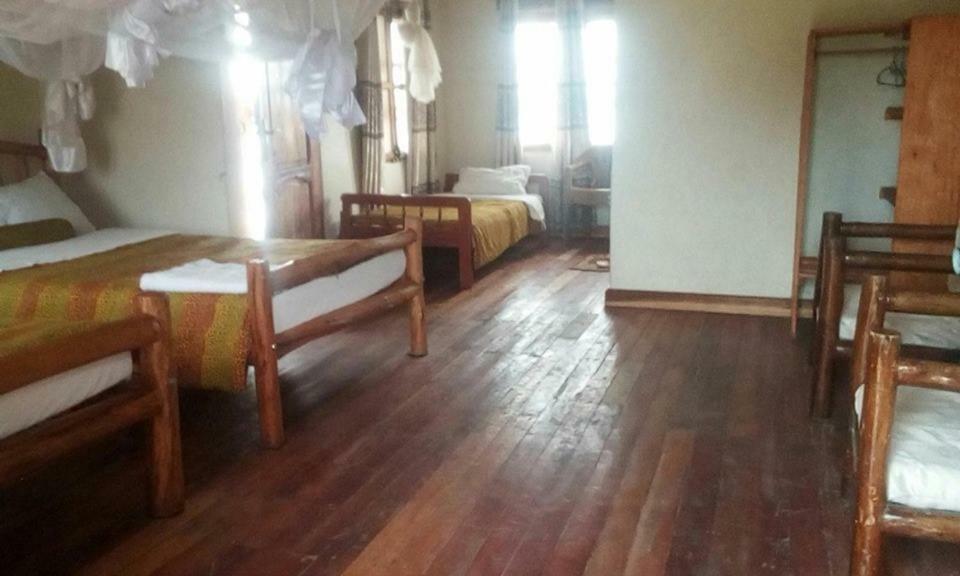 Tembo Safari Lodge Katunguru Exterior photo